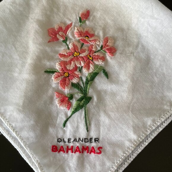 Vintage Set (4) Bahamas Embroidered Flowers Napkins - Picture 5 of 7